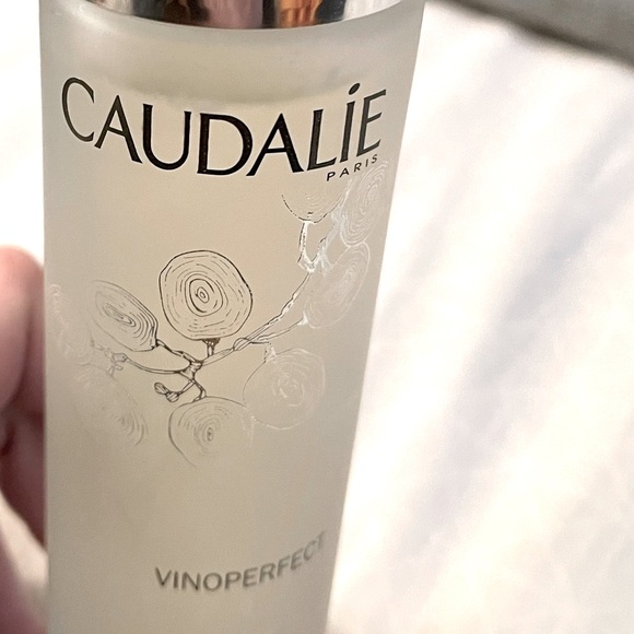 Caudalie Vinoperfect brightening glycolic essence - Picture 4 of 6